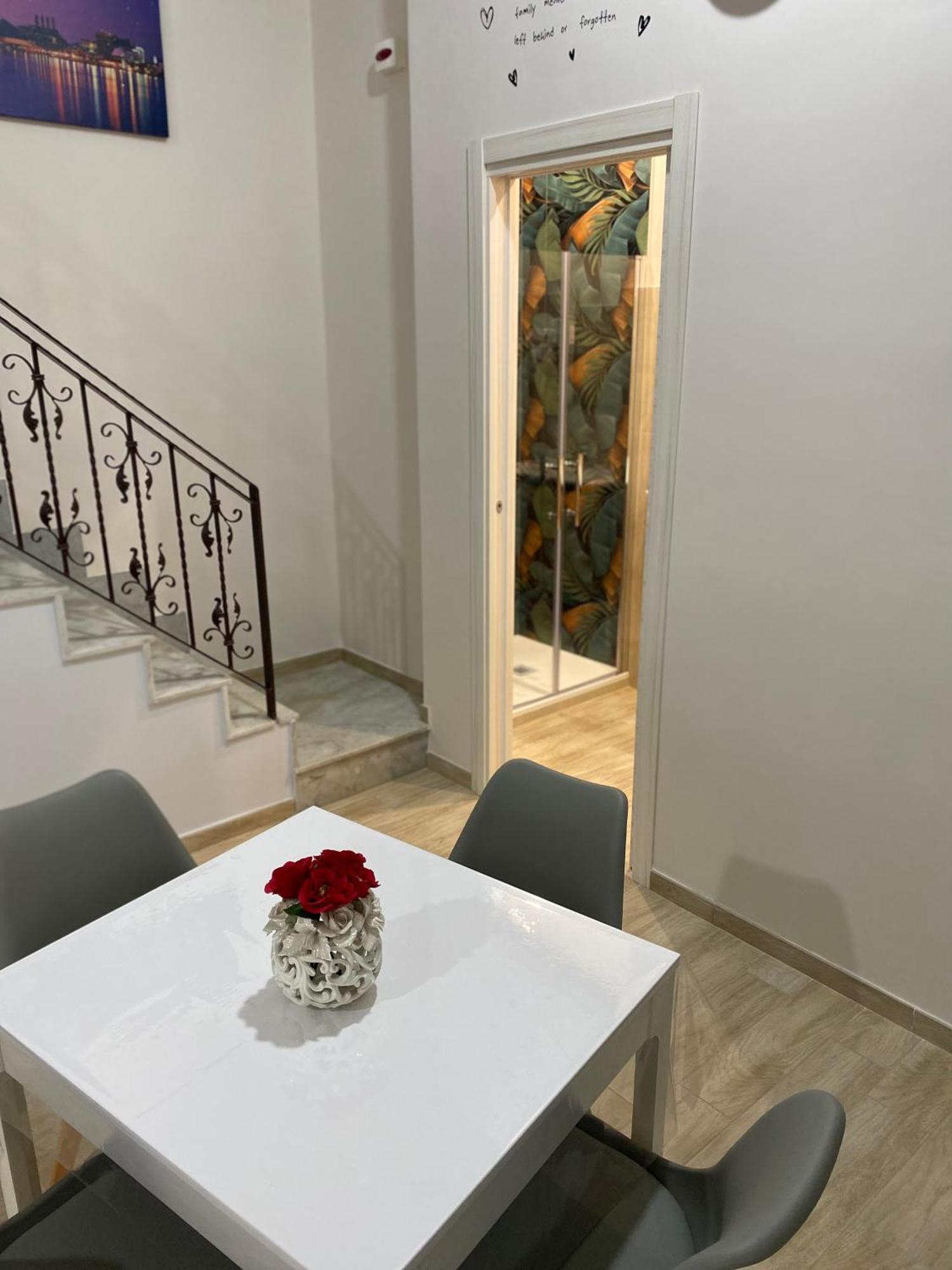 נאפולי La Petite Maison מראה חיצוני תמונה