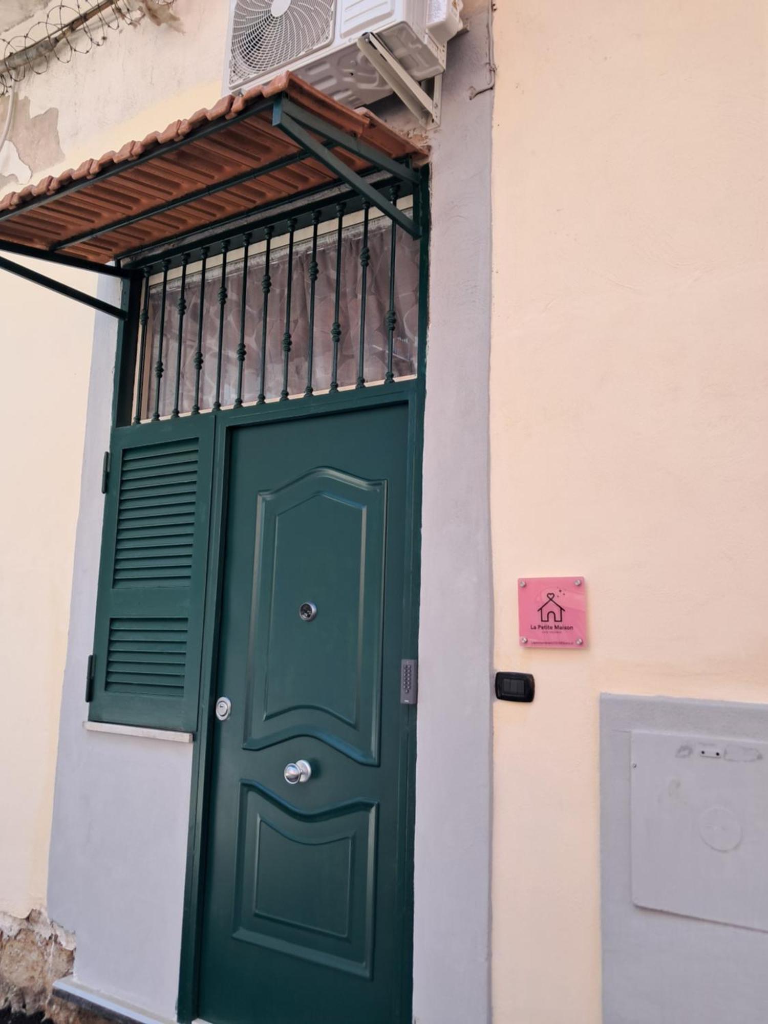 נאפולי La Petite Maison מראה חיצוני תמונה